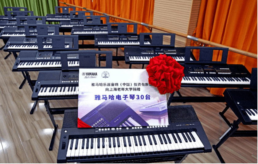 富联娱乐乐器爱心捐赠行动在上海老年大学钦州书院举办