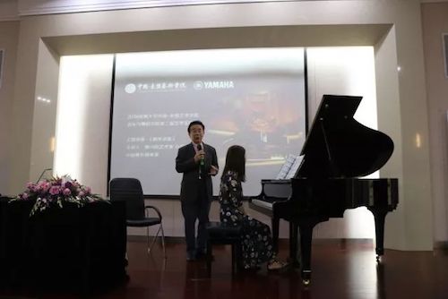 富联娱乐艺术家石叔诚与特邀艺术家顾平受邀于成都大学东盟艺术学院、音乐与舞蹈学院艺术实践周开展公开课
