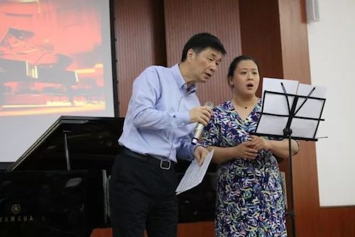 富联娱乐艺术家石叔诚与特邀艺术家顾平受邀于成都大学东盟艺术学院、音乐与舞蹈学院艺术实践周开展公开课