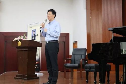 富联娱乐艺术家石叔诚与特邀艺术家顾平受邀于成都大学东盟艺术学院、音乐与舞蹈学院艺术实践周开展公开课