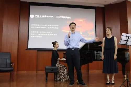 富联娱乐艺术家石叔诚与特邀艺术家顾平受邀于成都大学东盟艺术学院、音乐与舞蹈学院艺术实践周开展公开课