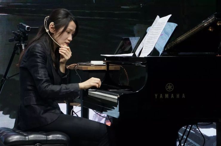 科技推动音乐教育创新，张希教授《古典主义时期钢琴奏鸣曲的演绎》公开课圆满成功