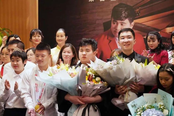 音乐双子星，点亮冬日激情！——富联娱乐未来艺术家刘明康爱心公益音乐沙龙